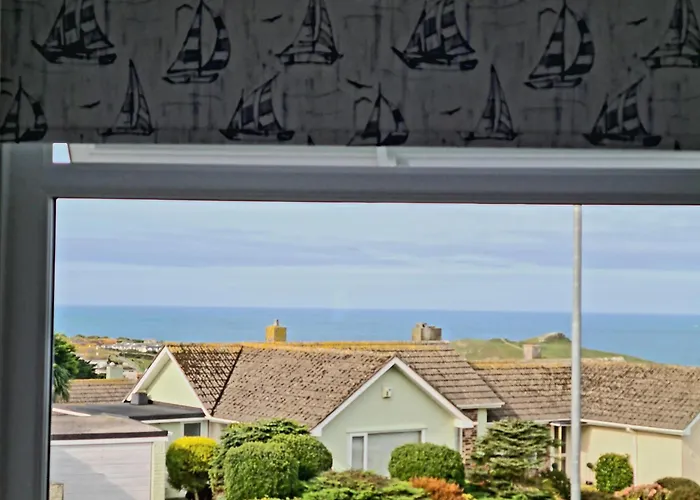 Sirens Sunset Peaceful Retreat With Stunning Sea Views, 5 Minutes From Porth Beach